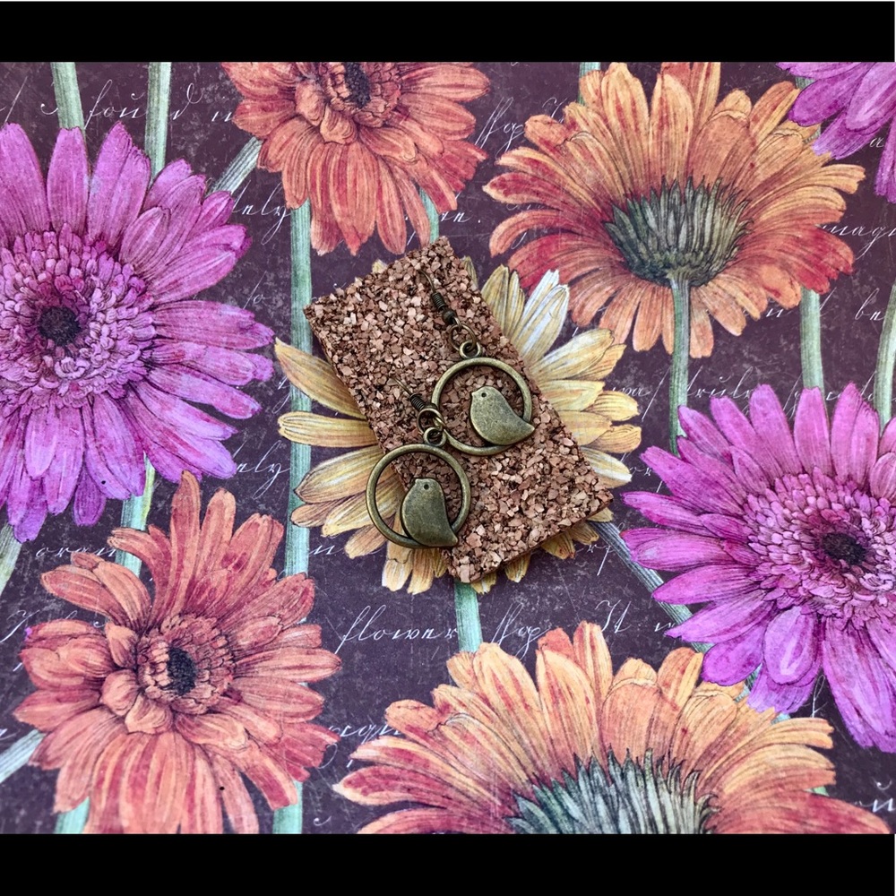 NWT! Brushed Brassy Antique/Bronze Bird Earrings💕